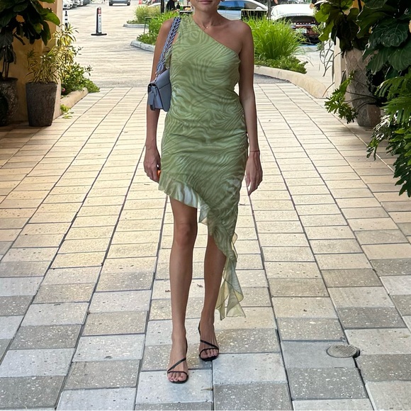 tailored dress for me. It’s very beautiful and quality - Picture 2 of 2